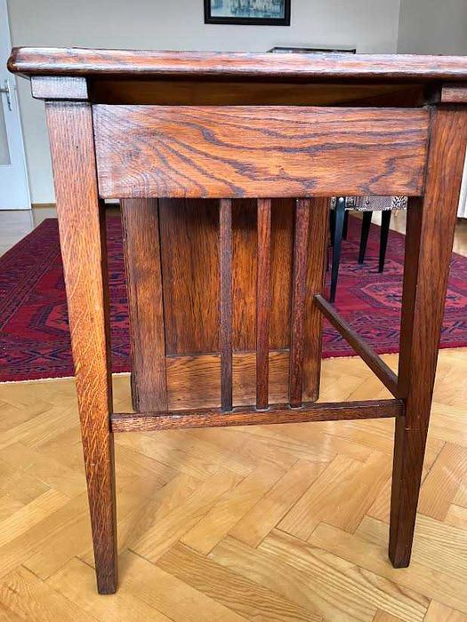 Dębowe oryginalne biurko z okresu międzywojennego W:70 cm, blat 80x50