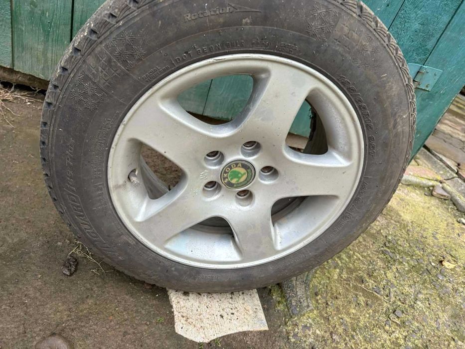 Диски з зимніми шинами