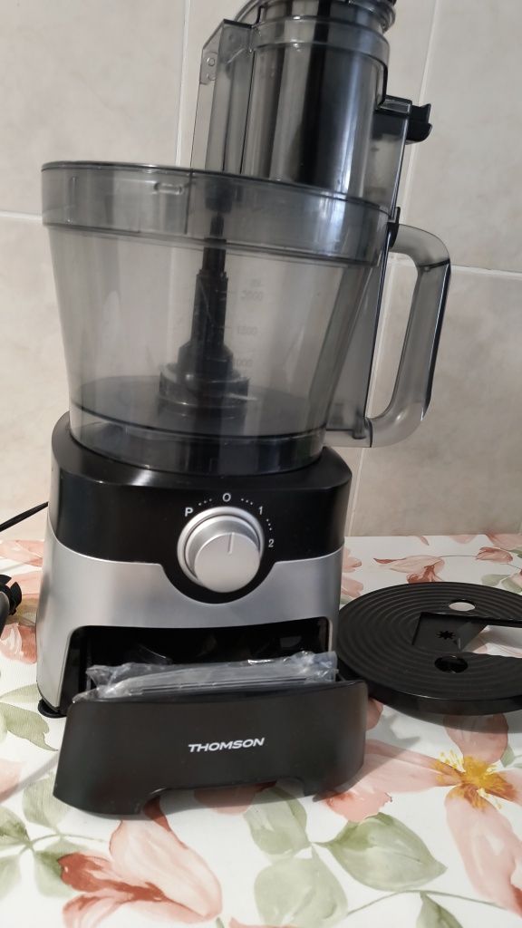 Multiprocessador de alimentos Thomson robot multifunção 1000w