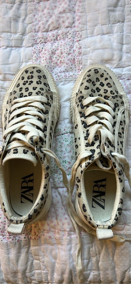 Sapatilhas em tecido da zara