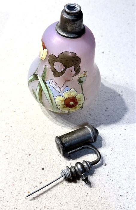 Raro antigo frasco de perfume em vidro opalino esmaltado Anos ‘20