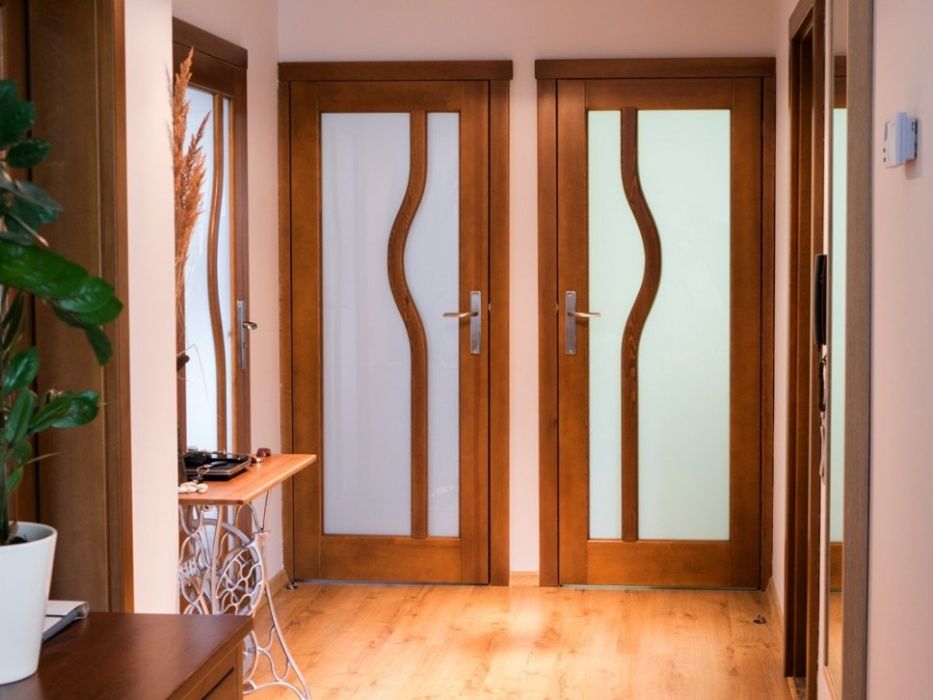 Drzwi wewnętrzne na wymiar z litego drewna