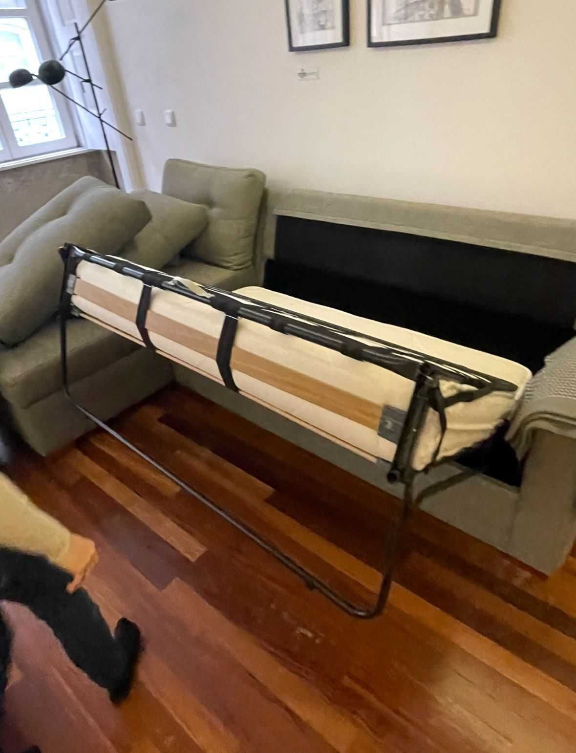 Sofá Cinzento com Chaise Longue – Como Novo | Vira-Cama + Arrumação