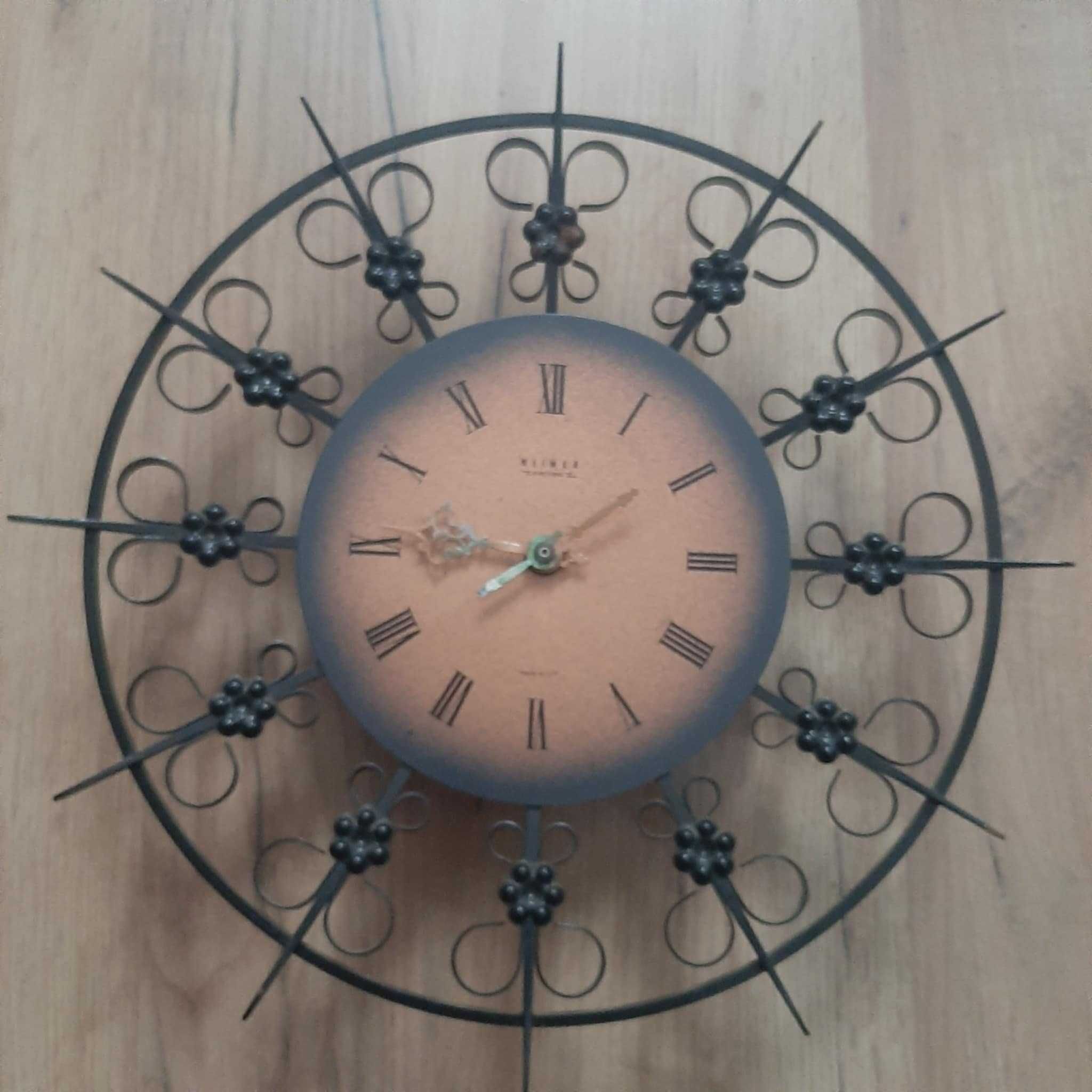 Metalowy zegar  WEIMAR QUARTZ produkcji DDR
