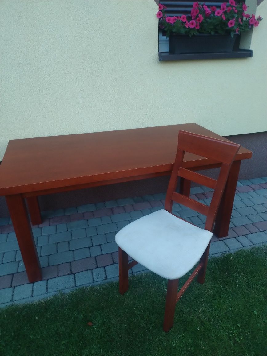 Sprzedam w dobrym stanie stół