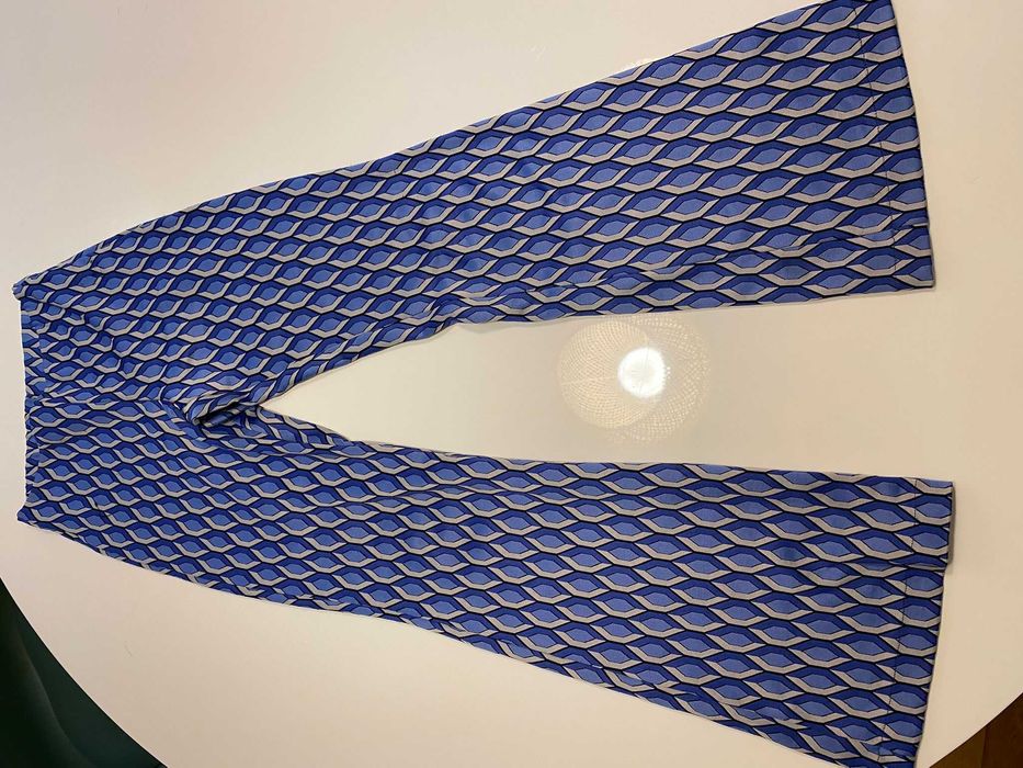 Calças à boca de sino da Calzedonia