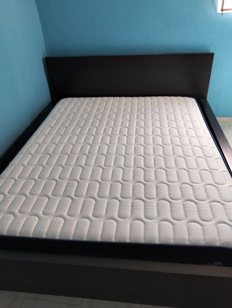 Cama de casal com colchão