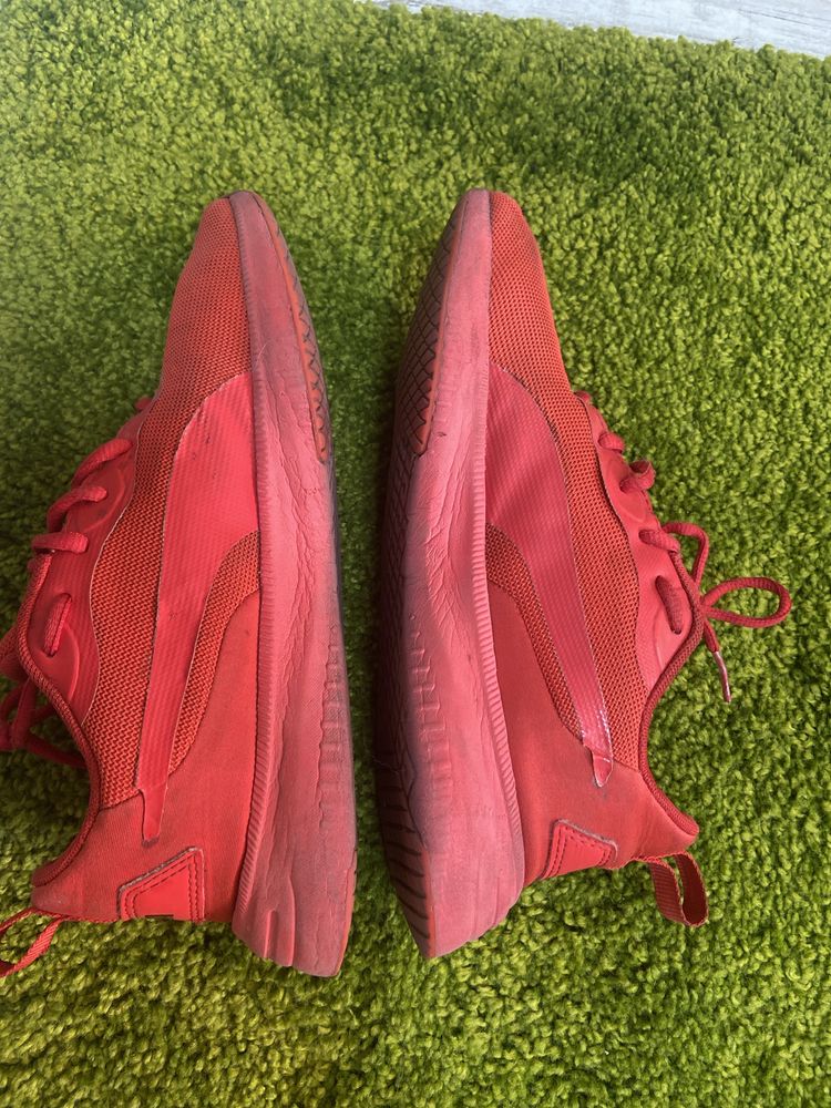 Кросівки puma 38,5 червоні