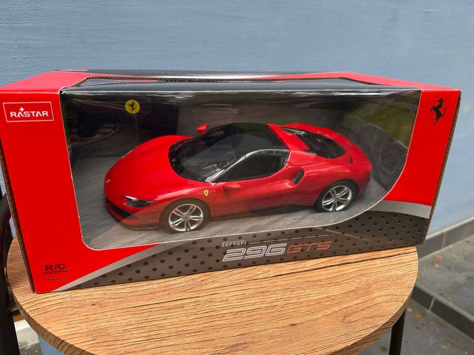 Rastar Ferrari 296 GTS Pojazd Zdalnie Sterowany RC Samochód Auto + Pil