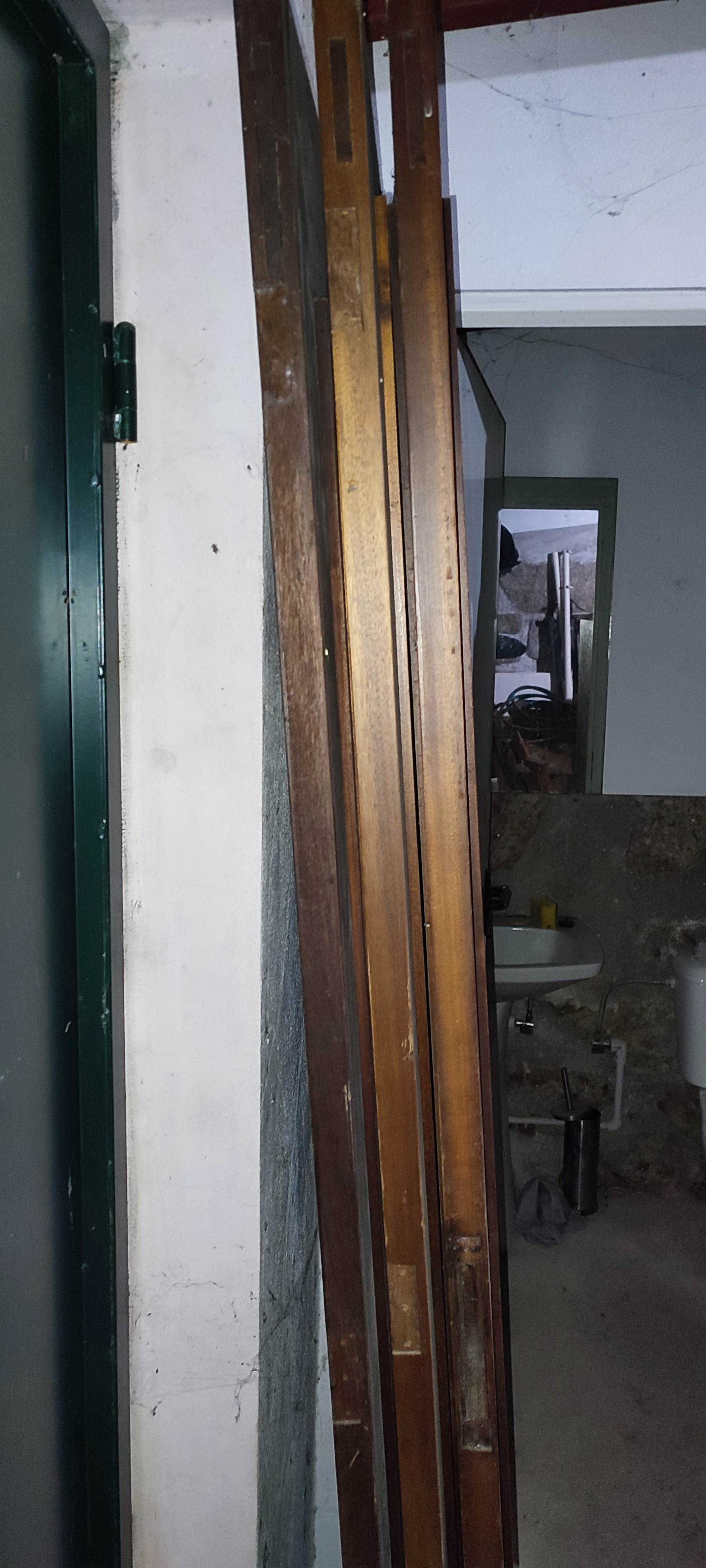 Portas em madeira maciça mogno