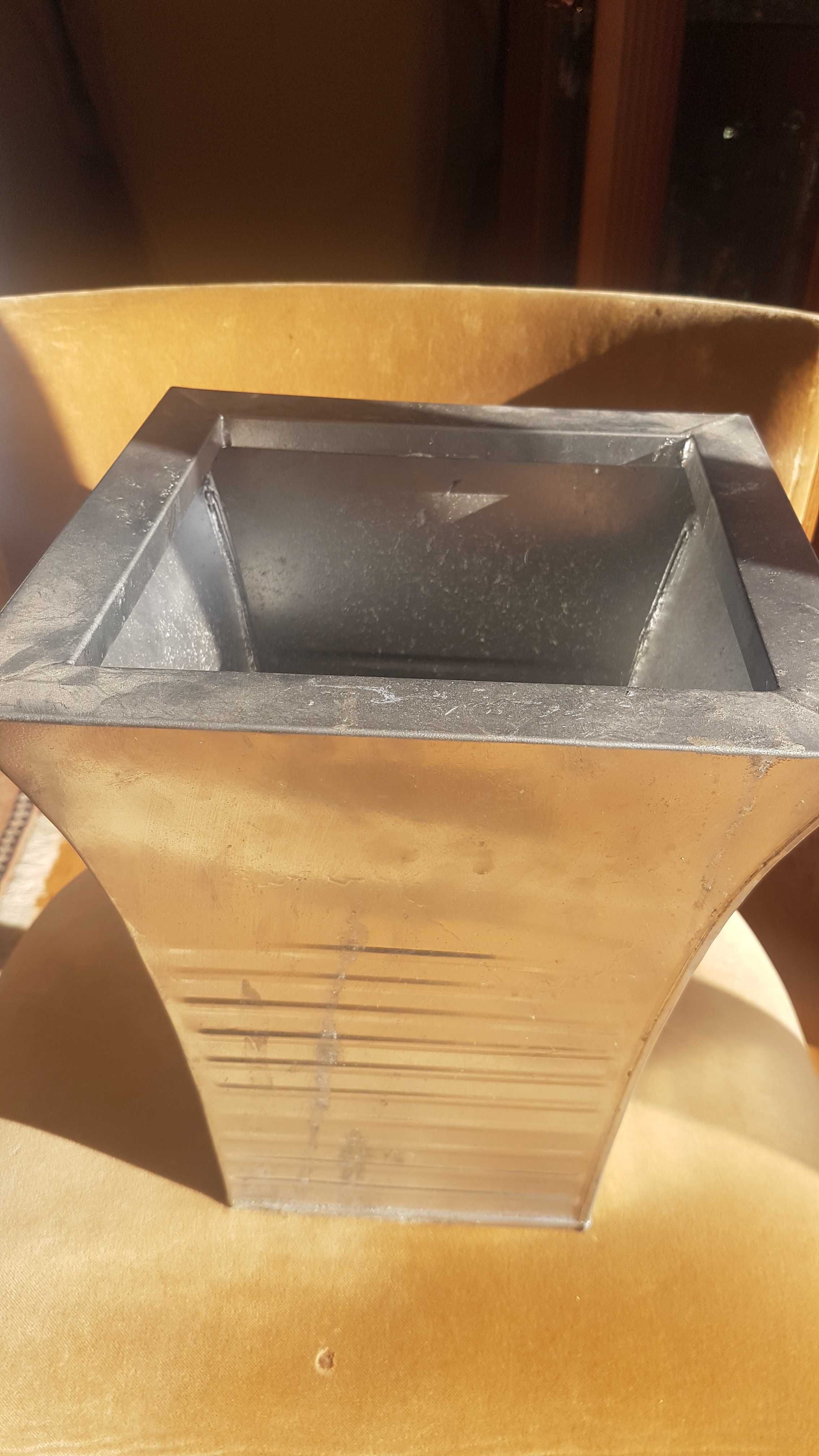 Vaso em Latão Prateado