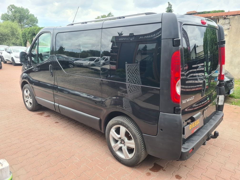 Renault Trafic / 2,0 diesel / 9 osób / klima / Alu / Zarejestrowany