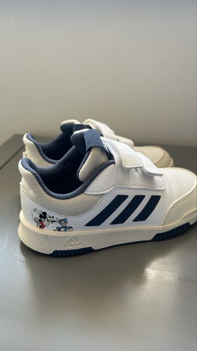 Sapatilhas Adidas Disney (tamanho 27)