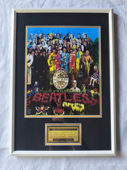 Moldura The Beatles - Sgt. Peppers Lonely Hearts Club Cover com Autógr
