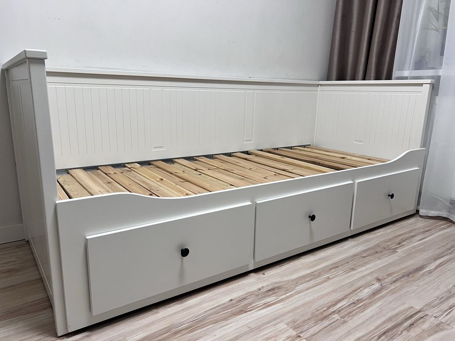 Łóżko HEMNES z materacami.