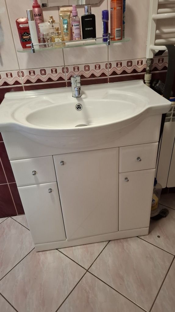 Szafka łazienkowa z umywalka