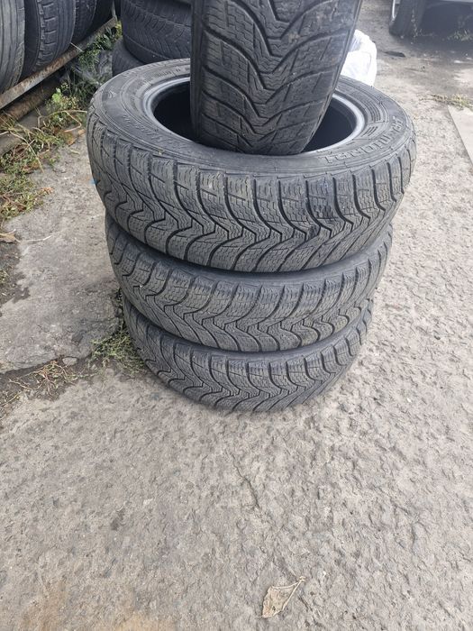 Продам комплект шин 175 65 14.преміорі