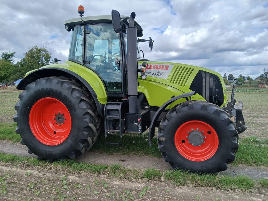 Ciągnik rolniczy Claas Axion 820