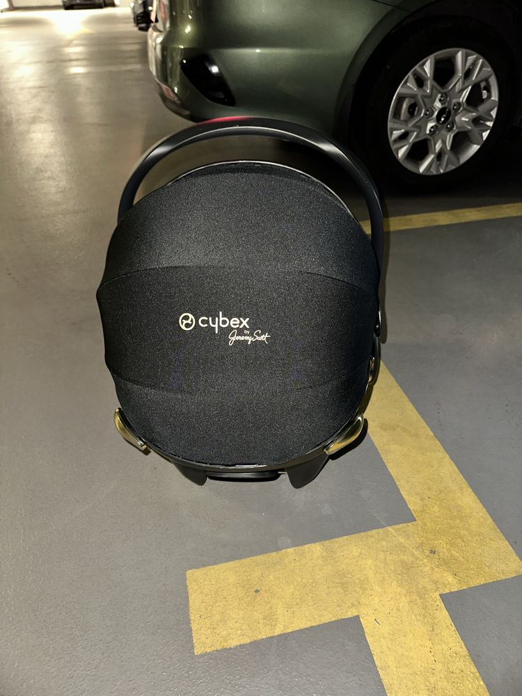 Fotelik Cybex, model Aton Q i-Size/Wings-Black.