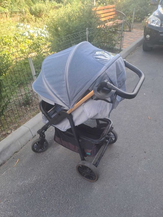 Прогулянкова коляска