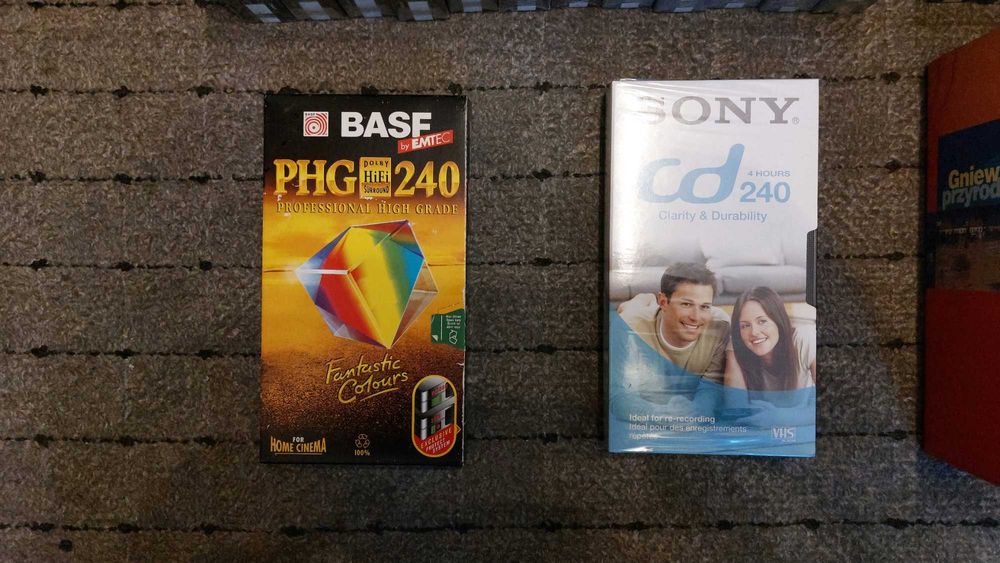 Magnetowid Panasonic NV-F65HQ z kasetami VHS Sony/BASF/AKAI/Panasonic