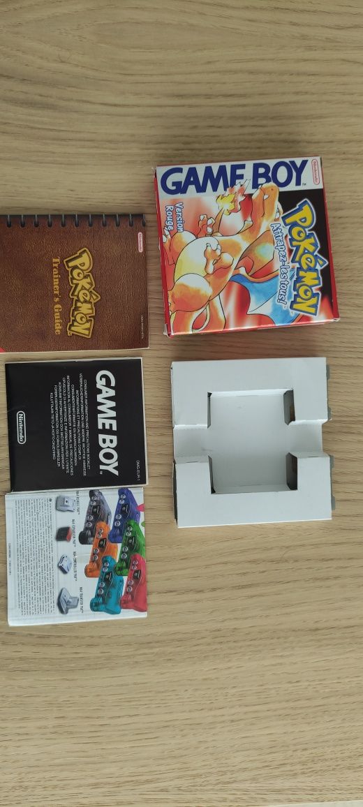 Caixas de jogos, jogos e consola Game Boy Color
