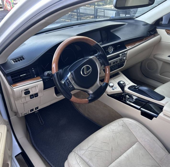 Продам Lexus es300h 2013р.в 2.5 гібрид 183тис.км пробіг