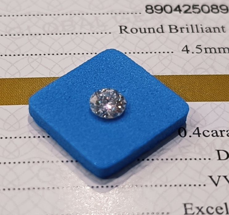 Moissanit 4,5mm 0,4ct VVS1 kolor D szlif brylantowy certyfikat GRA