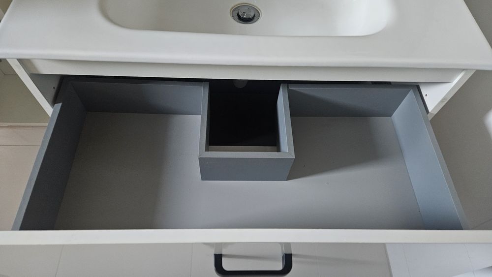 Meble łazienkowe + umywalka