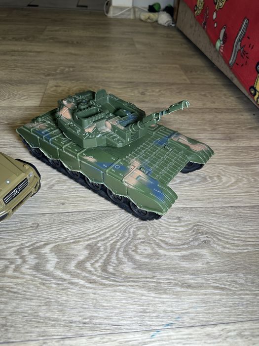 Танк военный джип