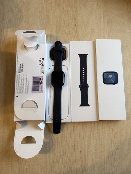 Продам Apple Watch Series 9 45 mm официальные с Яблок