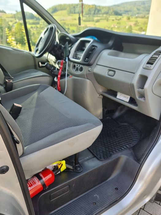 Opel vivaro 9 osób  2.0 d 2012r nawiewy klima alufelgi