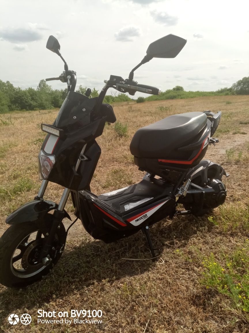 б/у електроскутер в чудовому стані Maxxter GANG (black)  GANG, 1000Вт,