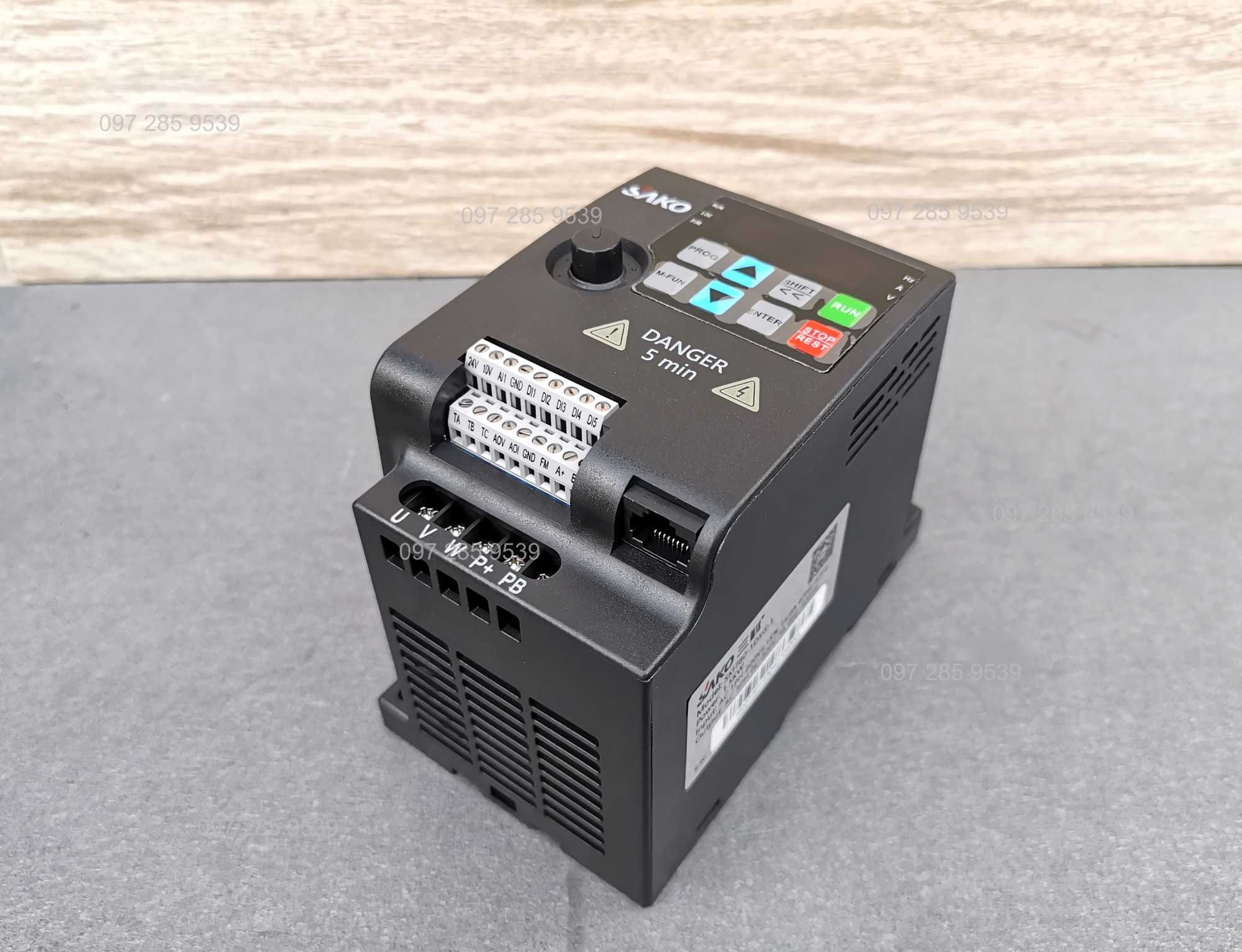 Преобразователь частоты 2.2кВт Sako - 1Ф 220В/3Ф 220В (частотник, VFD)