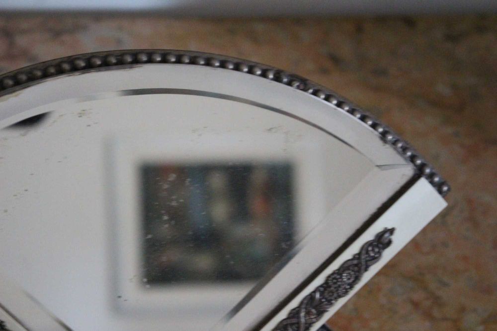 Espelho leque  com aplicações penso que em prata