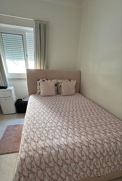 Cama de casal com colchão IKEA