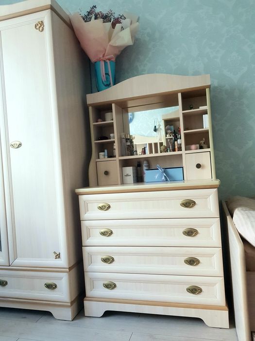 меблі в дитячу для дівчинки, дівчини.