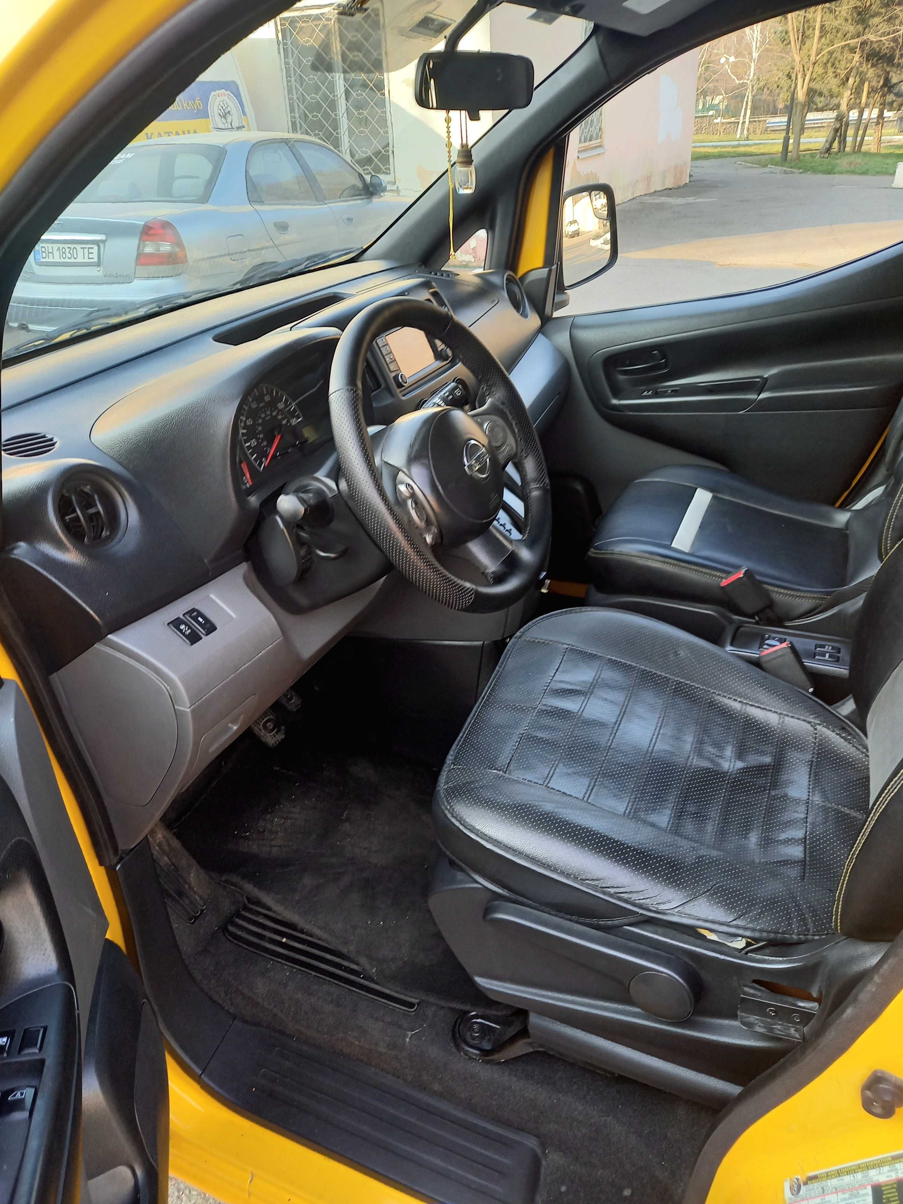Микроавтобус пассажирский Nissan NV200 TAXI