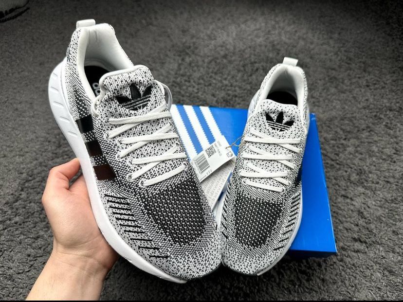 Кроссовки Adidas Run Swift 22