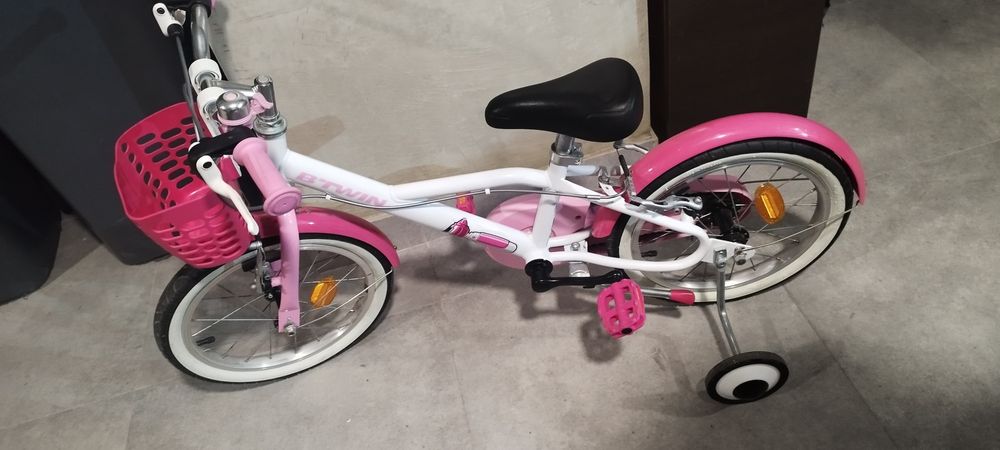 Bicicleta menina  em ótimo estado com rodinhas