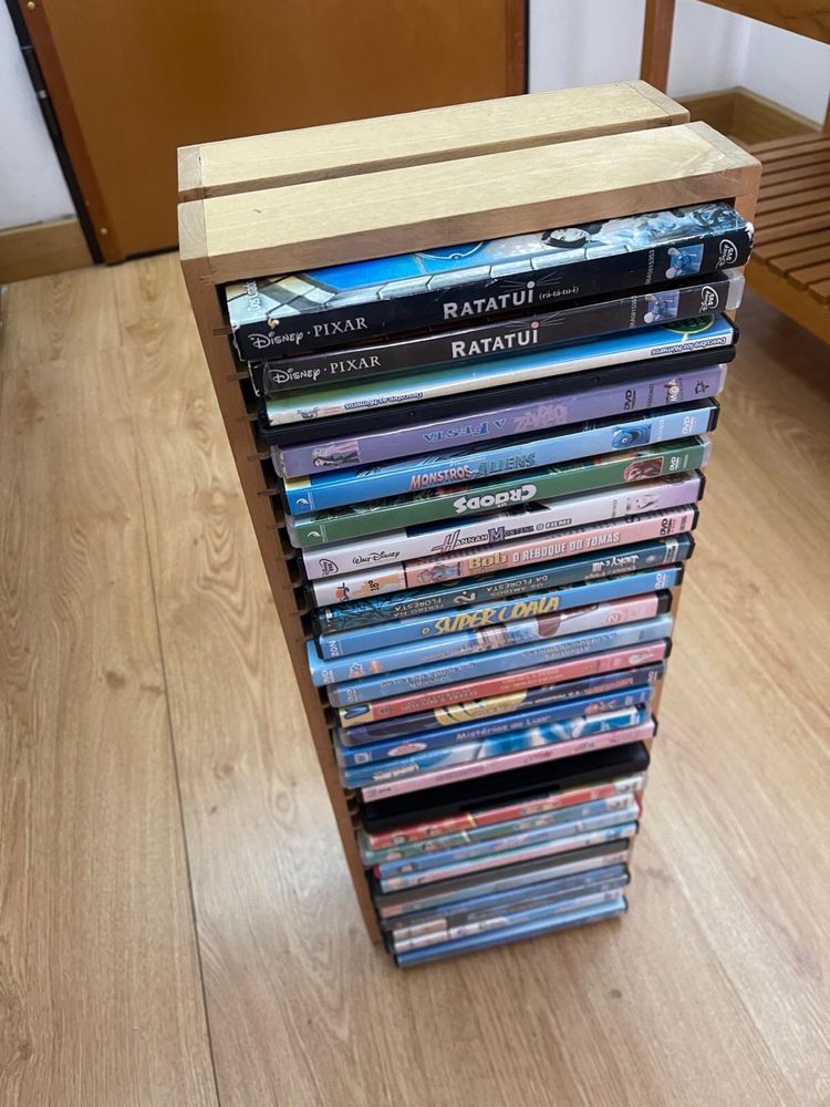 Porta CDs/DVDs IKEA com CDs/DVDs incluidos