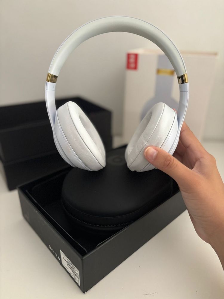 Auscultador Bluetooth BEATS Studio 3 c Microfone e Cancelador de Ruído