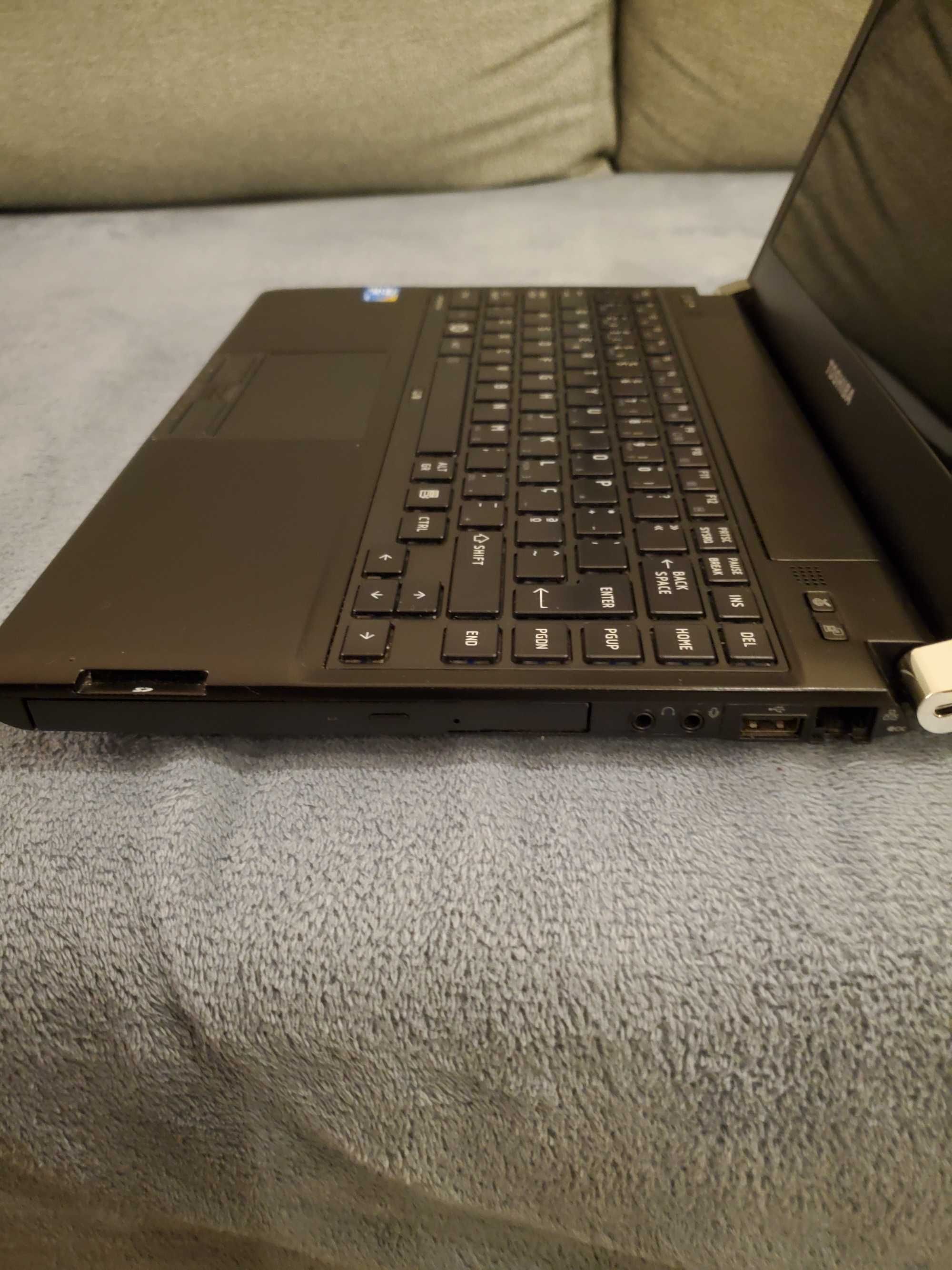 Portátil 13" Toshiba Portege, i7, 8Gb Ram, 320Gb Hdd