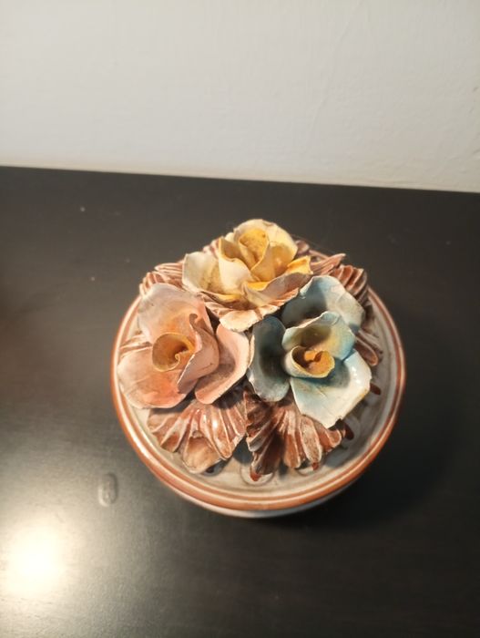 Antigo porta joias Porcelana estilo Capodimonte - vintage - Como novo!