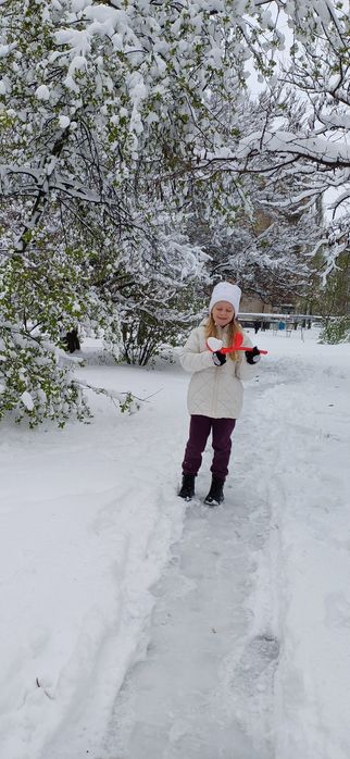 Зимова біла молочна куртка пальто