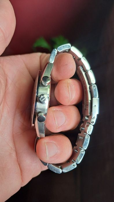 Relógio cronógrafo em aço.