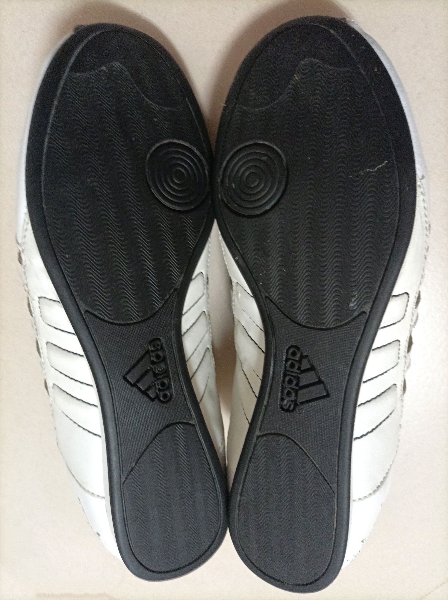 Sapatilhas para Homem marca Adidas (T. 43)