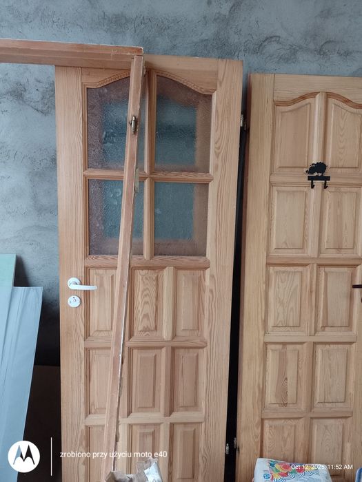Drzwi drewniane z ościeżnico