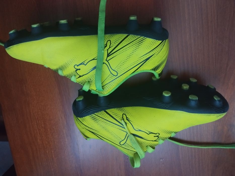 Chuteiras com pitons - marca Puma
