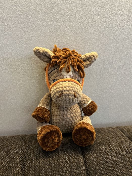 Мʼяка іграшка кінь 30см конячка символ нового року вʼязана амігурумі